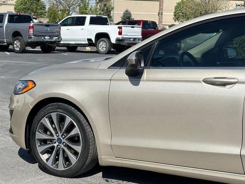 White Gold Metallic 2019 Ford Fusion SE