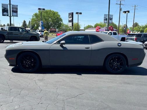 Destroyer Gray Clearcoat 2017 Dodge Challenger SXT