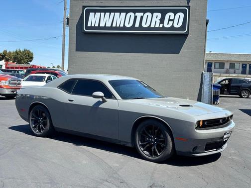 Destroyer Gray Clearcoat 2017 Dodge Challenger SXT