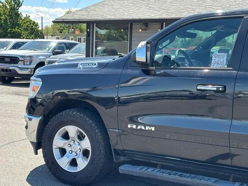 Diamond Black Crystal Pearlcoat 2019 RAM 1500 Big Horn