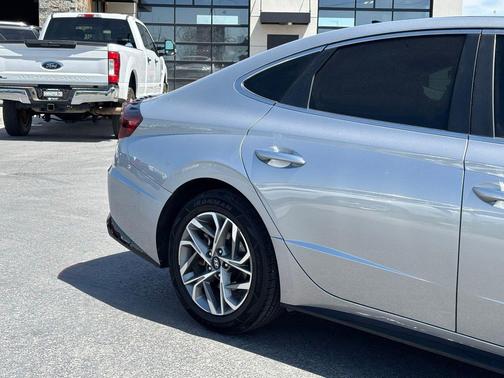 Shimmering Silver Pearl 2020 Hyundai SONATA SEL