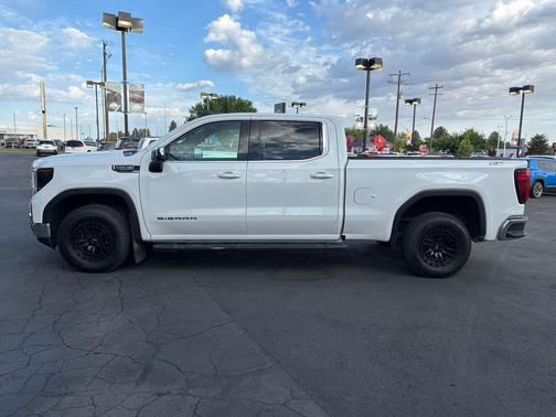 Summit White 2023 GMC Sierra 1500 SLE