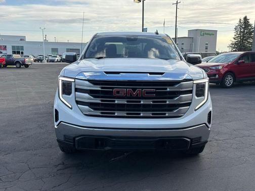 Summit White 2023 GMC Sierra 1500 SLE