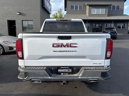 Summit White 2023 GMC Sierra 1500 SLE