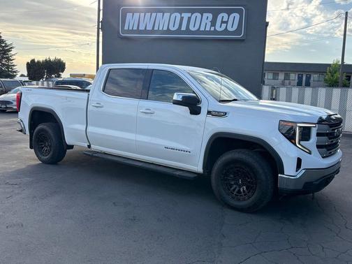 Summit White 2023 GMC Sierra 1500 SLE
