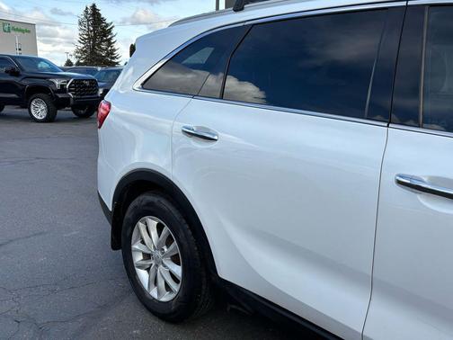 2018 Kia Sorento LX