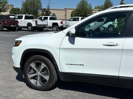 Bright White Clearcoat 2019 Jeep Cherokee Limited