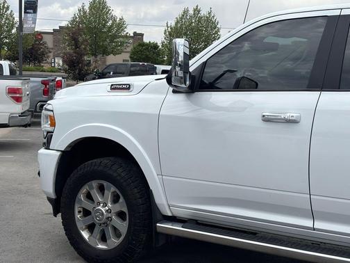 Bright White Clearcoat 2022 RAM 2500 Laramie Crew Cab 4x4 6'4' Box