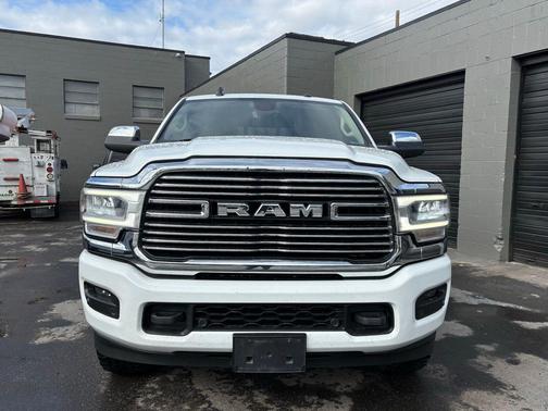 2022 RAM 2500 Laramie Crew Cab 4x4 6'4' Box