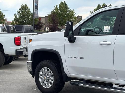 Summit White 2022 Chevrolet Silverado 3500 LT