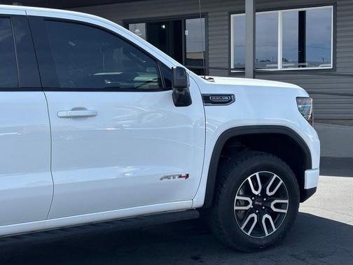 Summit White 2023 GMC Sierra 1500 AT4