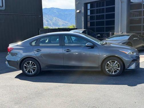 Gravity Gray 2024 Kia Forte LXS