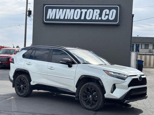 Blizzard Pearl/Midnight Black Metallic 2022 Toyota RAV4 Hybrid SE