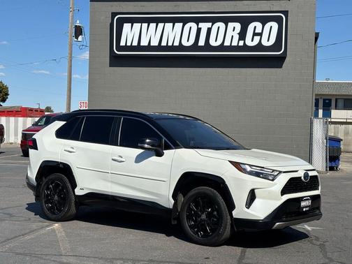 Blizzard Pearl/Midnight Black Metallic 2022 Toyota RAV4 Hybrid SE