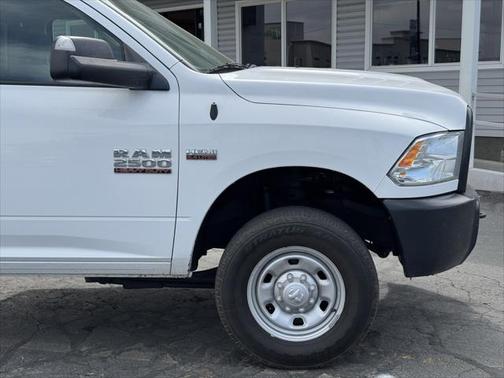2017 RAM 2500 Tradesman Regular Cab 4x4 8' Box