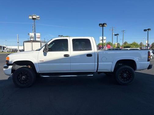 Olympic White 2004 GMC Sierra 2500 SLE H/D Crew Cab