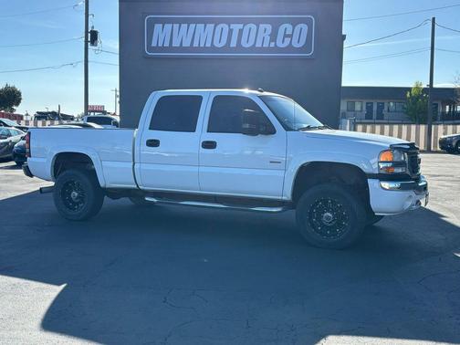 Olympic White 2004 GMC Sierra 2500 SLE H/D Crew Cab