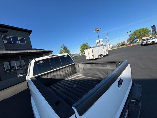 Olympic White 2004 GMC Sierra 2500 SLE H/D Crew Cab