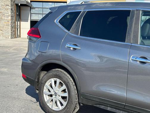 Gun Metallic 2017 Nissan Rogue SV