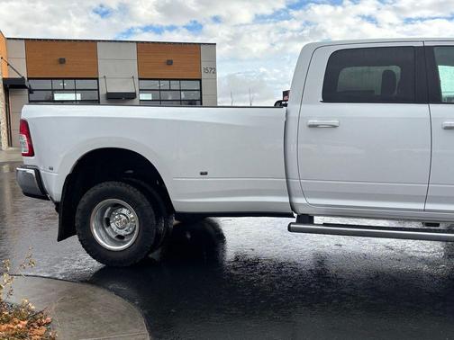 2020 RAM 3500 Big Horn Crew Cab 4x4 8' Box