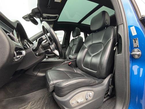 Sapphire Blue Metallic 2016 Porsche Macan Macan S
