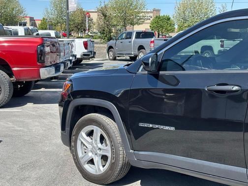 Diamond Black Crystal Pearlcoat 2023 Jeep Compass Sport