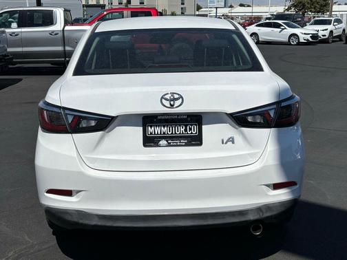 Frost 2017 Toyota Yaris iA Base