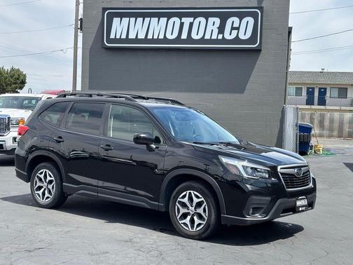 Crystal Black Silica 2021 Subaru Forester Premium