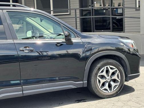 Crystal Black Silica 2021 Subaru Forester Premium