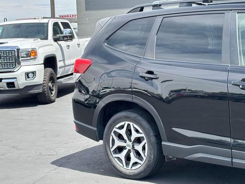 Crystal Black Silica 2021 Subaru Forester Premium