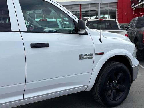 2016 RAM 1500 SLT