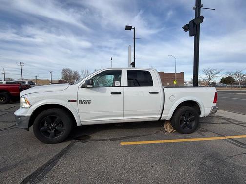2016 RAM 1500 SLT