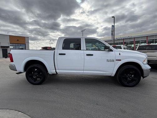 2016 RAM 1500 SLT
