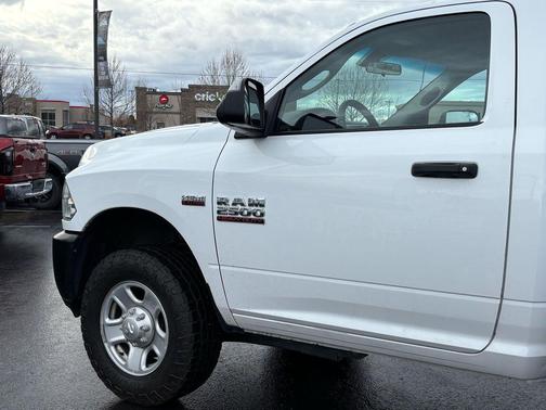 2017 RAM 2500 Tradesman Regular Cab 4x4 8' Box