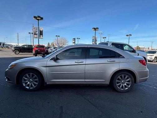 2013 Chrysler 200 Touring