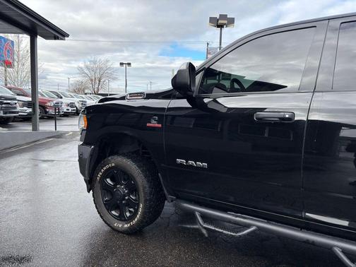 2022 RAM 2500 Tradesman Crew Cab 4x4 6'4' Box