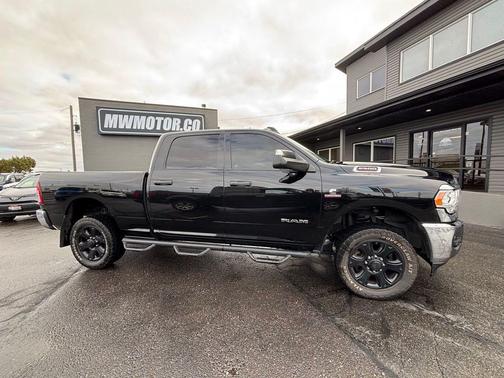 2022 RAM 2500 Tradesman Crew Cab 4x4 6'4' Box