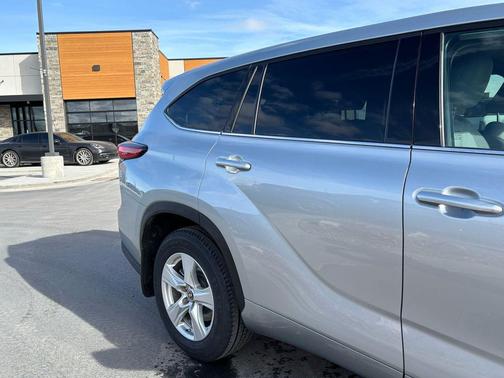 2022 Toyota Highlander LE