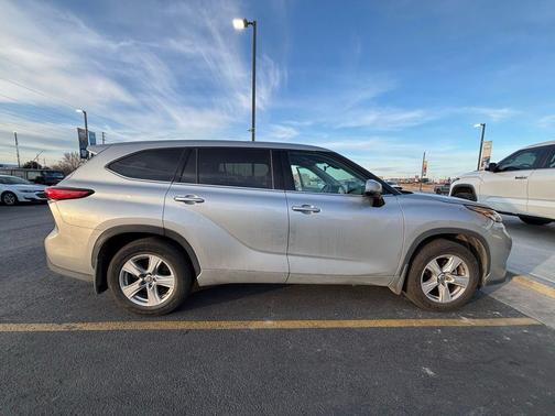 2022 Toyota Highlander LE
