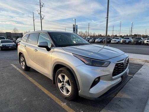 2022 Toyota Highlander LE