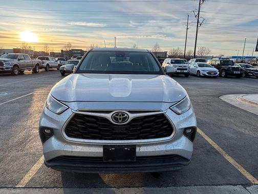 2022 Toyota Highlander LE
