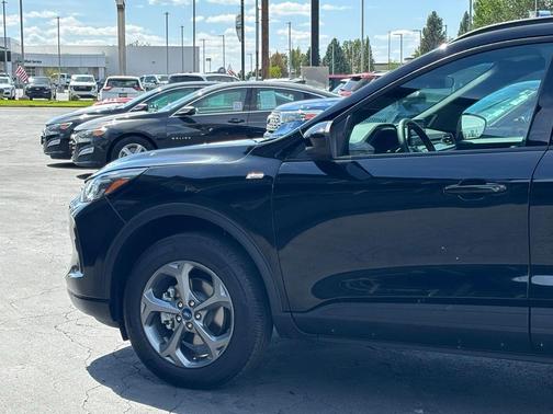 Black Metallic 2025 Ford Escape ST-Line Select