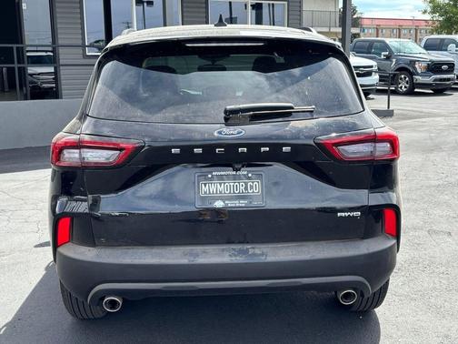 Black Metallic 2025 Ford Escape ST-Line Select