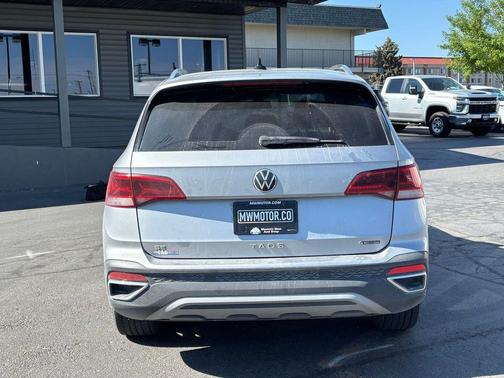 Pyrite Silver Metallic 2022 Volkswagen Taos 1.5T SE