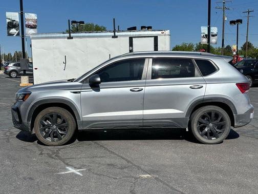 Pyrite Silver Metallic 2022 Volkswagen Taos 1.5T SE