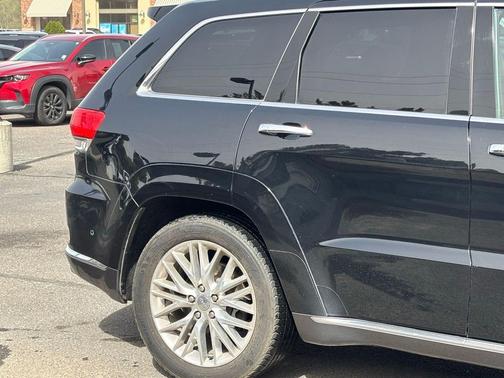 Diamond Black Crystal Pearlcoat 2017 Jeep Grand Cherokee Summit