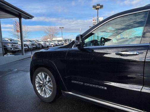 2017 Jeep Grand Cherokee Summit