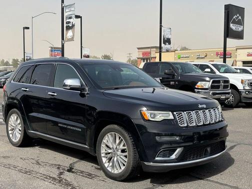 Diamond Black Crystal Pearlcoat 2017 Jeep Grand Cherokee Summit