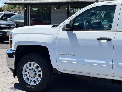 White 2018 Chevrolet Silverado 2500 LT