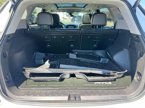 Summit White 2023 GMC Terrain AT4